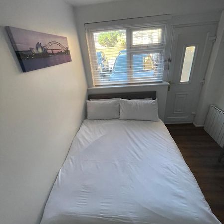 Fantastic Studio, Private Bathroom And Mini Kitchen. Thamesmead  Εξωτερικό φωτογραφία