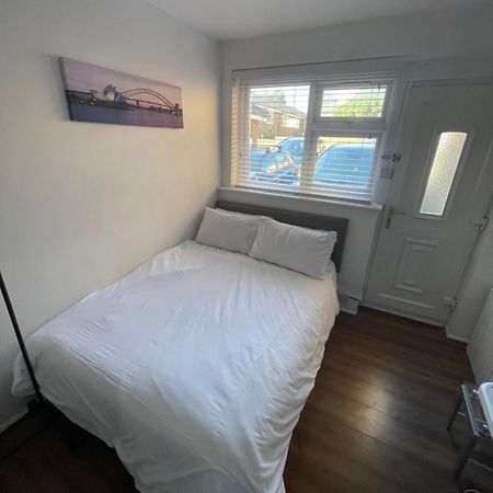 Fantastic Studio, Private Bathroom And Mini Kitchen. Thamesmead  Εξωτερικό φωτογραφία