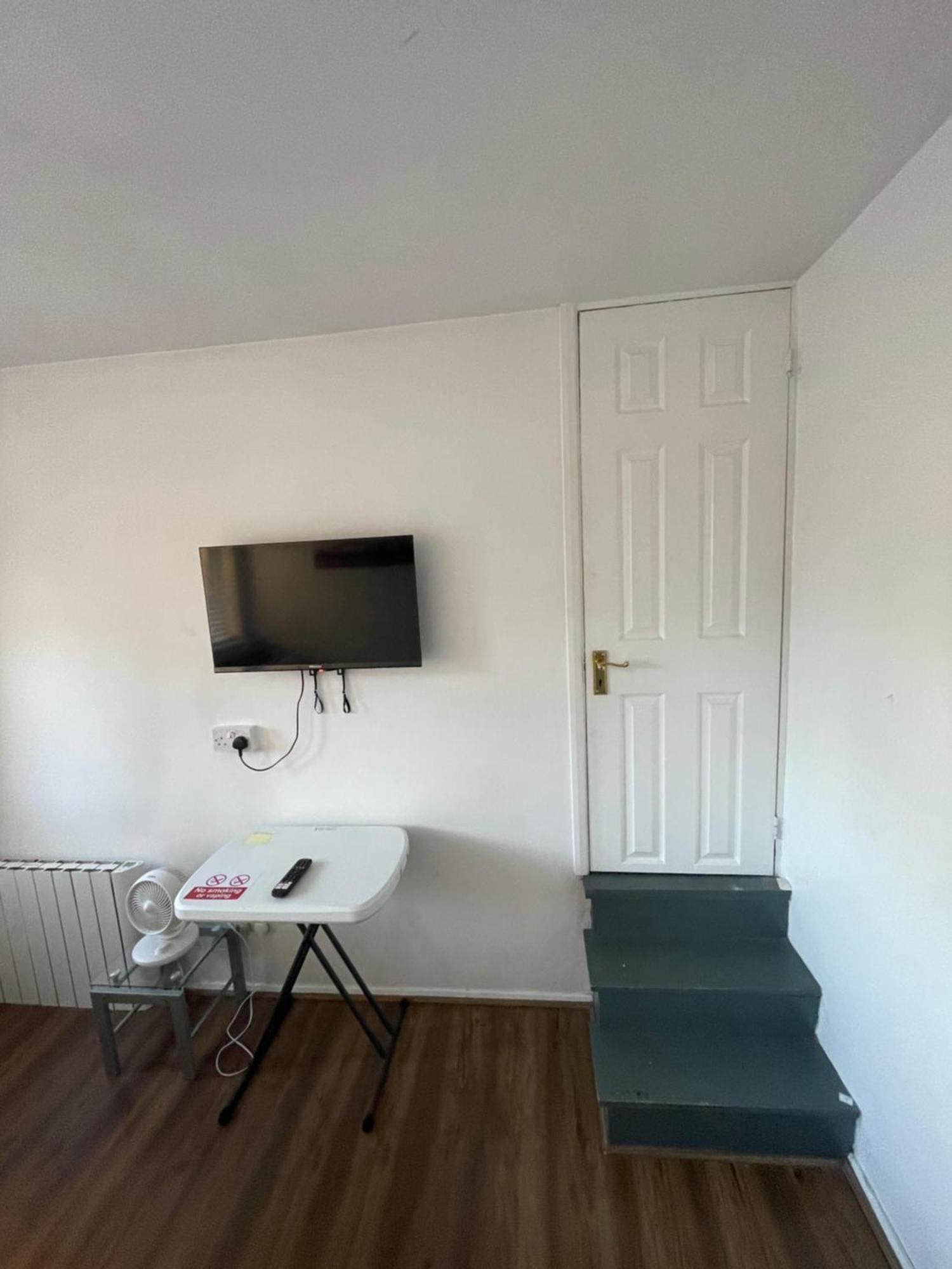 Fantastic Studio, Private Bathroom And Mini Kitchen. Thamesmead  Εξωτερικό φωτογραφία