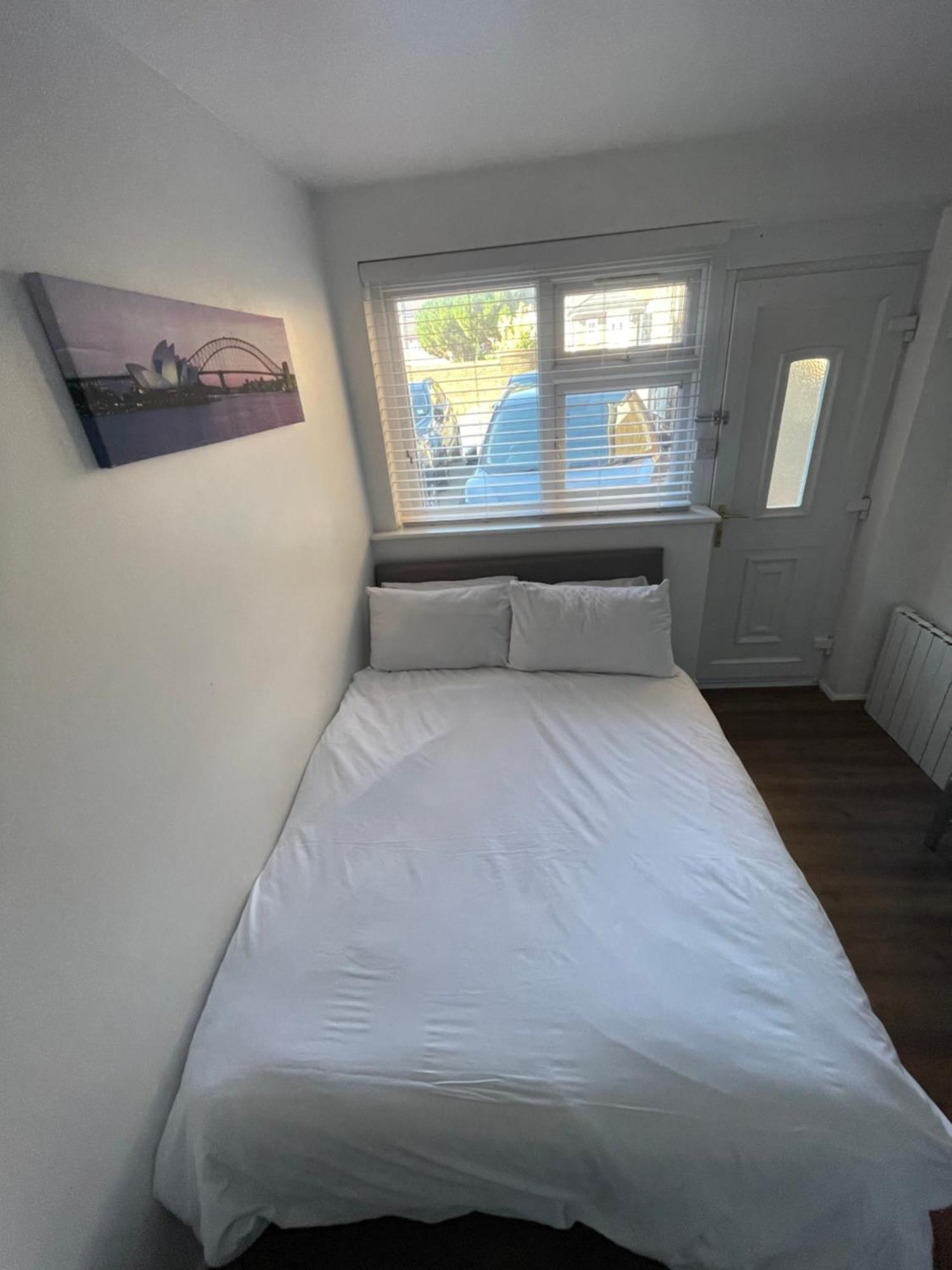 Fantastic Studio, Private Bathroom And Mini Kitchen. Thamesmead  Εξωτερικό φωτογραφία