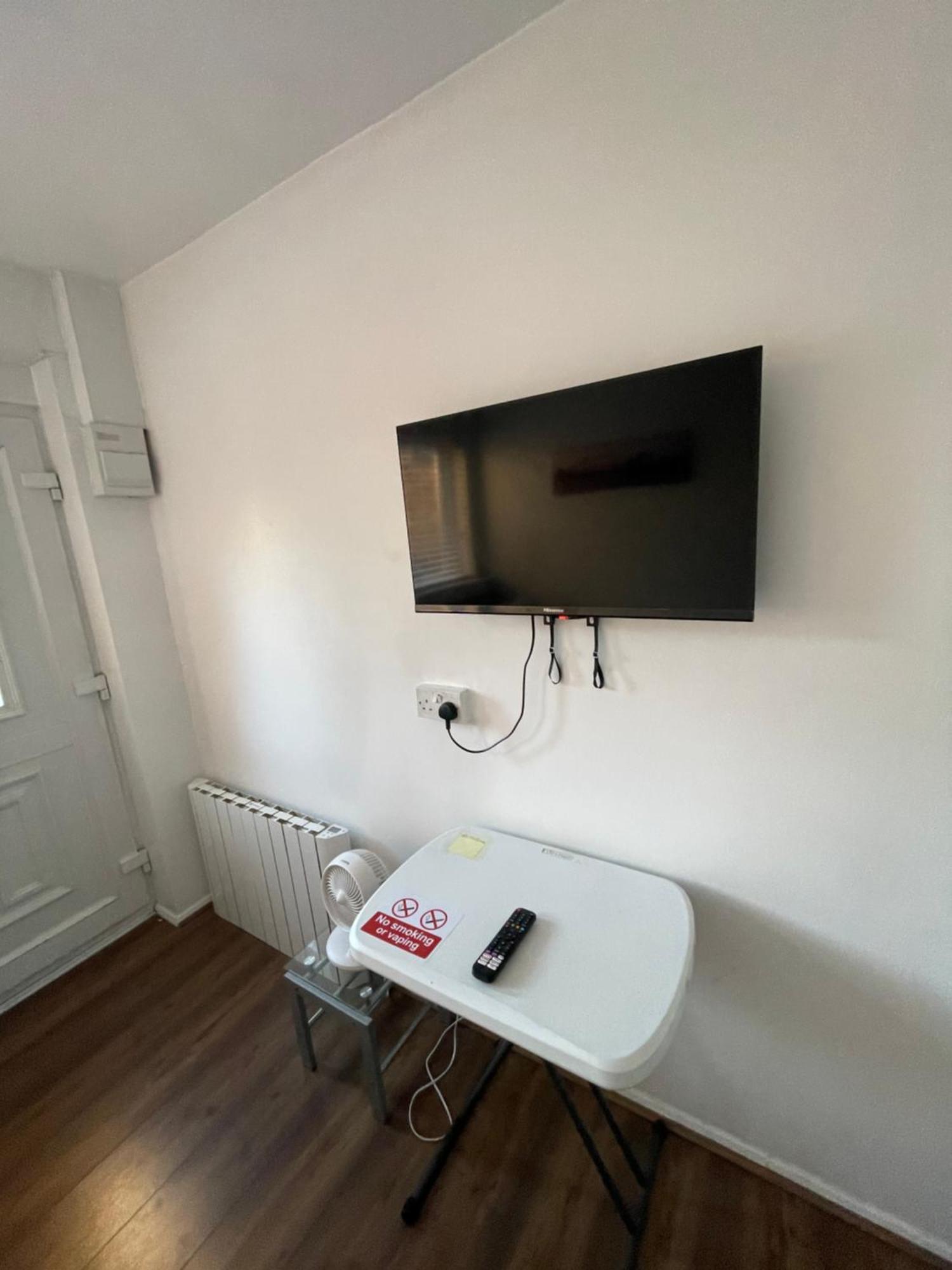 Fantastic Studio, Private Bathroom And Mini Kitchen. Thamesmead  Εξωτερικό φωτογραφία