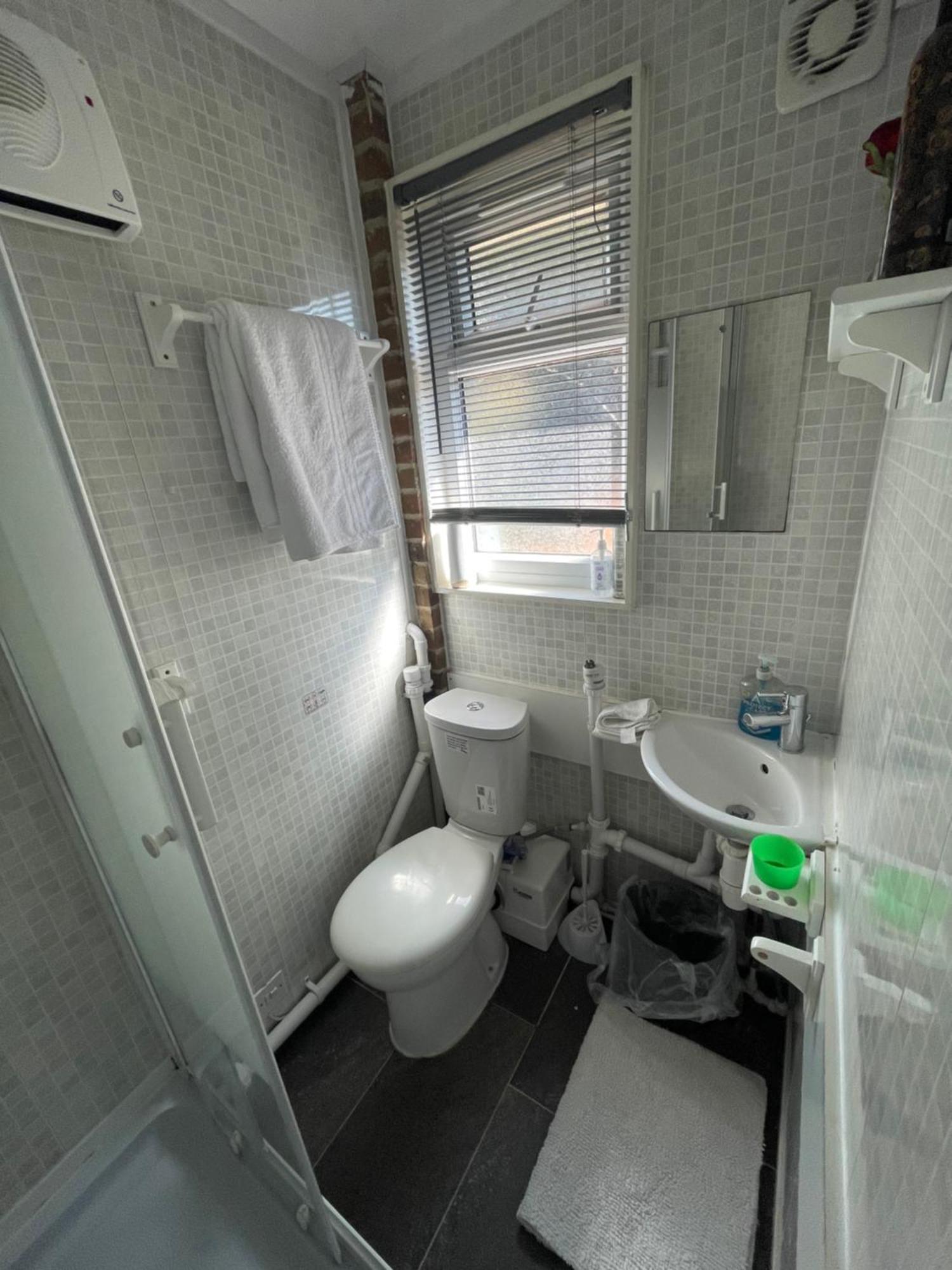 Fantastic Studio, Private Bathroom And Mini Kitchen. Thamesmead  Εξωτερικό φωτογραφία