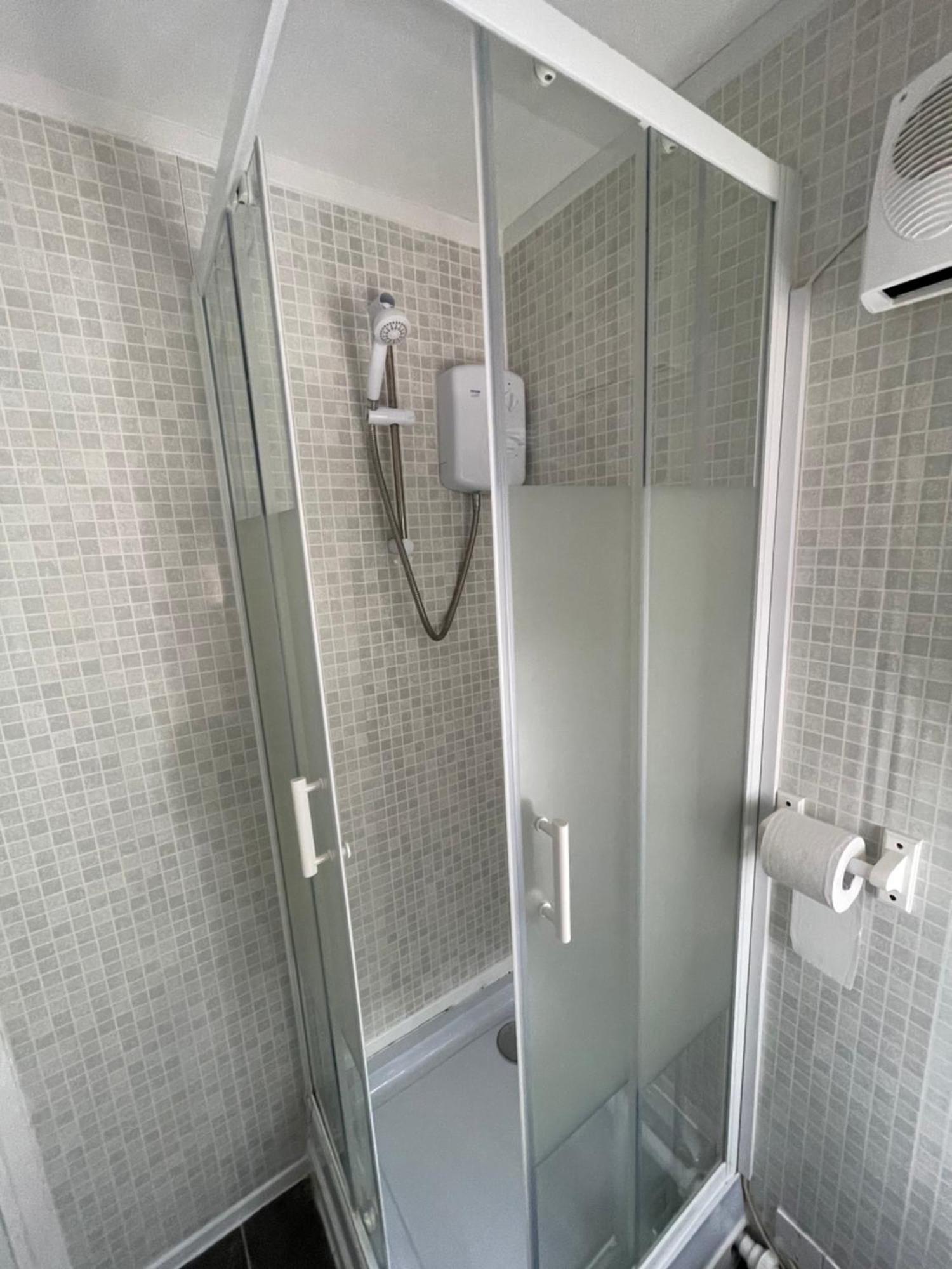 Fantastic Studio, Private Bathroom And Mini Kitchen. Thamesmead  Εξωτερικό φωτογραφία